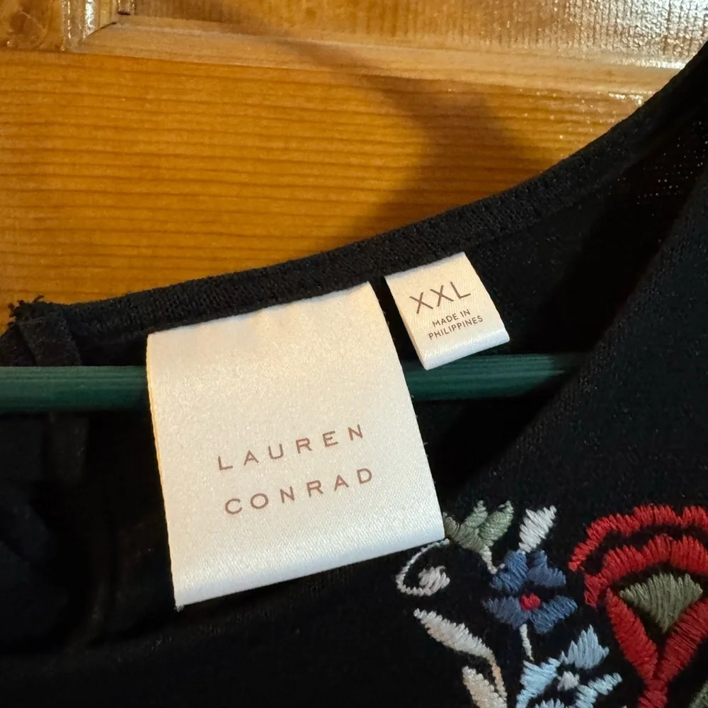 Lauren Conrad Women Black Sunshine Revival Embroidered Floral Neck Trim NEW XXL - Picture 2 of 7